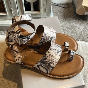 Fabulous Franco Sarto sandals in beautiful animal skin print